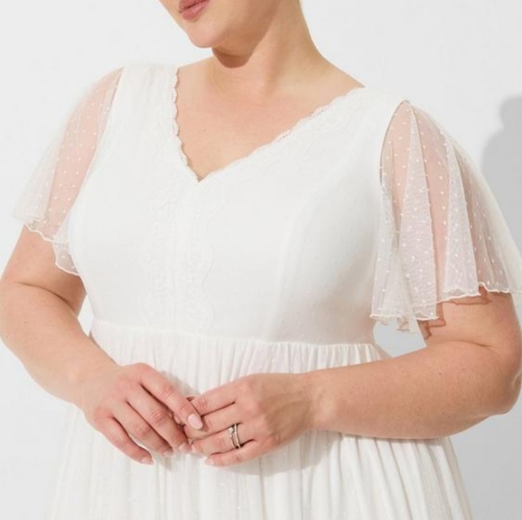 Torrid Ivory Lace A-line Boho Wedding Dress - Picture 5 of 8